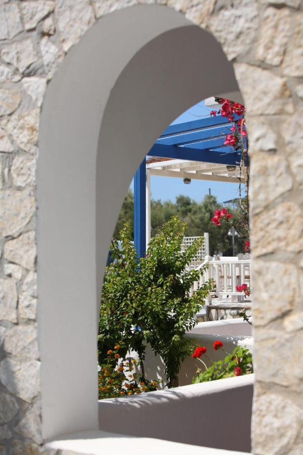 Paros Inn Logaras Buitenkant foto